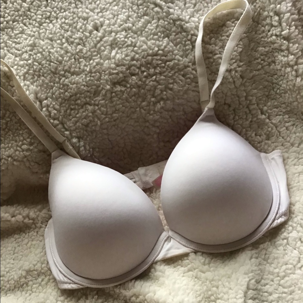 Bras - Picture 2 of 3